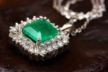 sapne me emerald dekhna